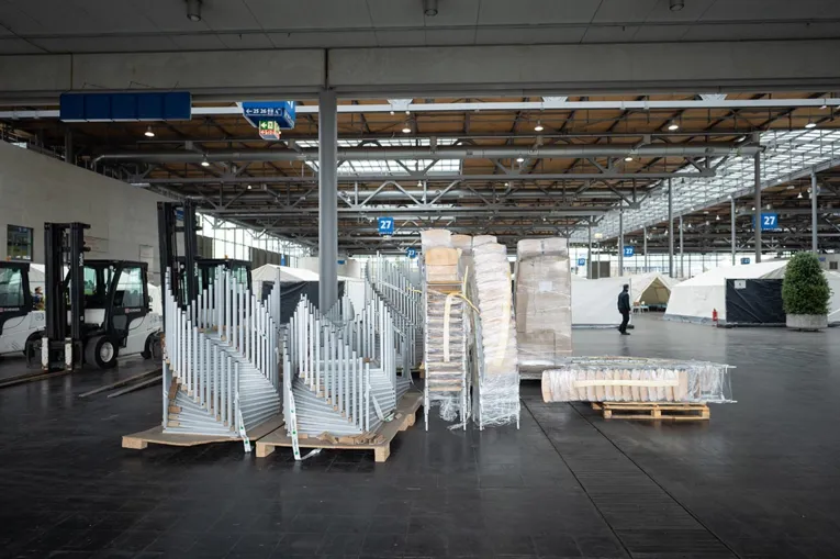 Bilder vom Aufbau in der Messehalle 27
